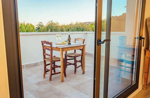 Alella House | La Casita del Vino