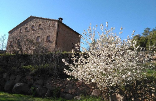 Cardona Cottage | Large rural house with outdoor pool 1 hour from Barcelona.