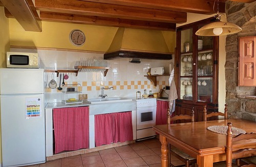 Aleny Cottage | Les Corts de Cal Farrés, rural house 1 h. from BCN: swimming pool, bbq, garden