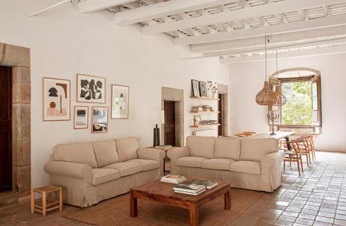 Centelles House | Les Canes