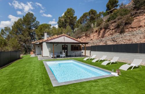Castellnou de Bages Ski Chalet | Les Roques