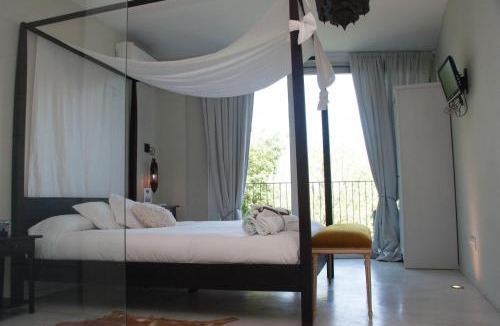 Santa Maria de Palautordera House | Les Suites