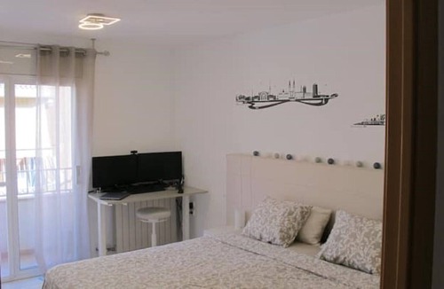 Badalona Apartment | Light-flooded apartment with private terrace