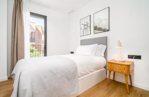 Collblanc y La Torrassa Apartment | Limehome Barcelona Plaça Pirineus
