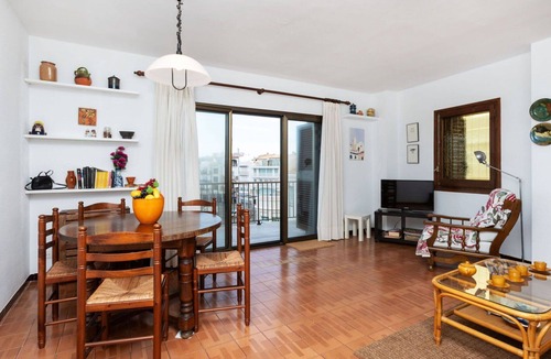 Pedrinya Apartment | Lovely apartment for 6 people with WIFI, TV and balcony