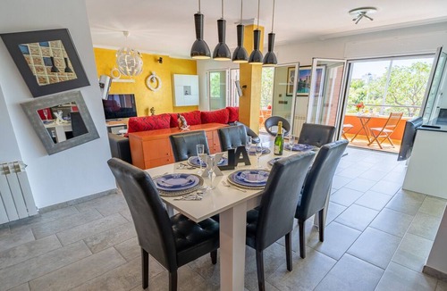 Malgrat de Mar Apartment | LUX EXPERIENCE MALGRAT, APARTMENT 7 PEOPLE, A/C AND NEAR THE SEA