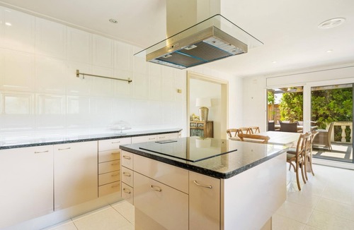Arenys de Munt Villa | Luxury Villa Buena Vista Pool and Garden