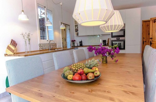 Palleja Villa | Majestic Villa and Views - 30km to Barcelona