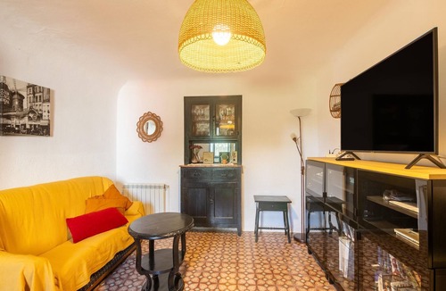 San Martin Sarroca Cottage | Mansion in St Martí with Vineyards & Garden