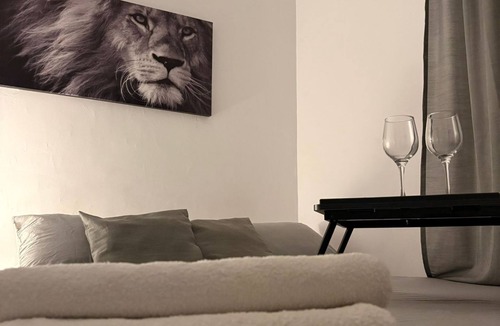 Navas Apartment | Meridian Rooms