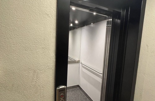 Navas Apartment | Meridian Rooms