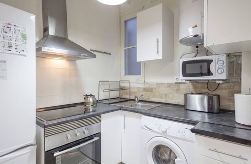 Sant Gervasi Apartment | MIRALL,EN EL MEJOR BARRIO DE LA CIUDAD, frente a un mercado emblemático, rodeado de comercios y restaurantes y muy bien comunicado con todo.