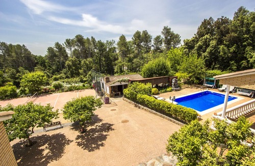 Sabadell Villa | Nature, pool, tennis, 15 minutes to Barcelona!