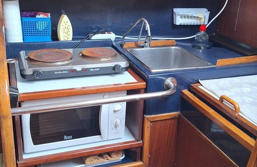 Badalona Boat Rental | Noche en el Mar: Hospédate en un Encantador Velero en Barcelona