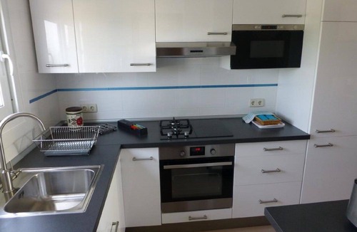 Sant Andreu de Llavaneres Apartment | Palm Garden, beautiful Sea view, cozy Apt, direct train @ Barcelona's door