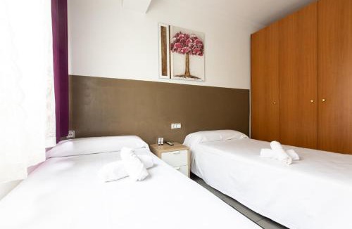 Canovelles House | Pensión Galicia