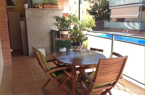 Sant Cugat del Valles Apartment | Piso con Piscina Para 5 Personas