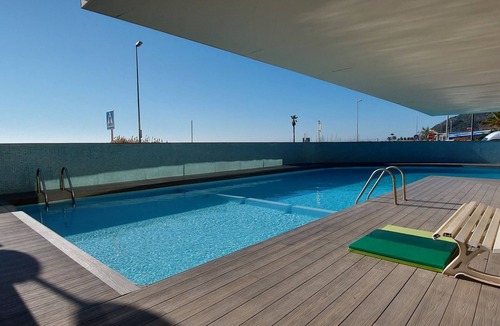 Sitges Apartment | Primera Línea de Mar, Jardín Privado y Piscina