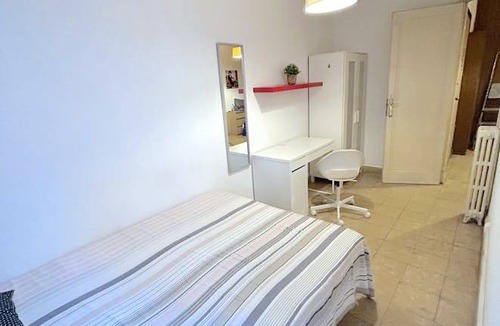 Sarria-Sant Gervasi Resort | Private room ∙ 1 bedroom ∙ 1 guest