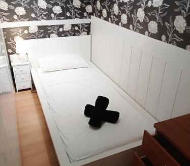 Esquerra de l'Eixample House | Private doble & single rooms city center
