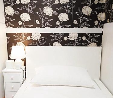 Esquerra de l'Eixample House | Private doble & single rooms city center