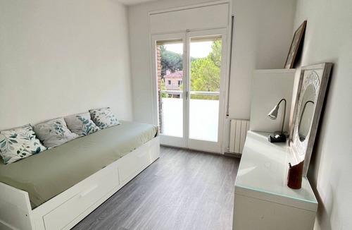 Castelldefels House | Private Room in Castelldefels, a 3-minute walk from the beach