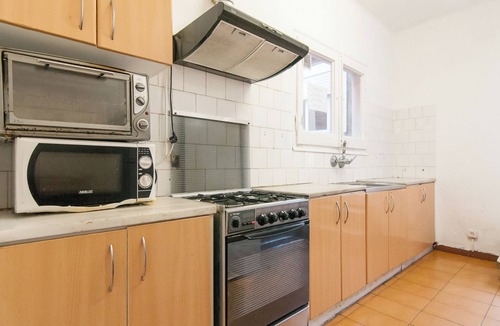 La Maternitat i Sant Ramon Apartment | Private room with single bed, with terrace 200 m2.