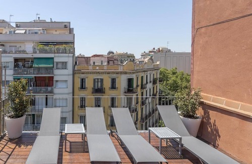 el Fort Pienc Apartment | Quiet flat in the Arc de Triomf with Pool for 8