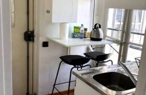 Quartier du Mail Apartment | Quiet Studio, Elevator Queen size bed+extra mattress for a kid < 10 years - AC