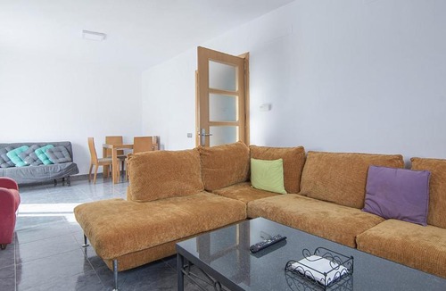 Castellet i la Gornal Villa | R83 Villa Rosales