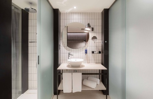 el Camp d'en Grassot i Gracia Nova Hotel | Radisson Blu 1882 Hotel, Barcelona Sagrada Familia