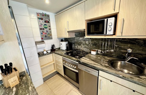 Ripollet Apartment | Refugio chic: Your urban jewel in Barcelona