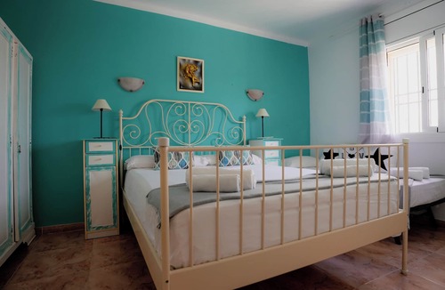 Cubelles Bed & Breakfast | Relax in a cozy environment where your dog is also welcome.
