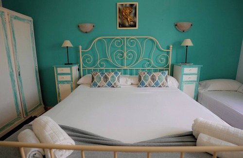 Cubelles Bed & Breakfast | Relax in a cozy environment where your dog is also welcome.