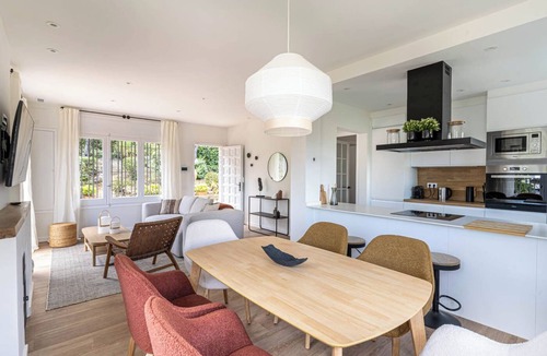 Sant Cugat del Valles House | Renovada en 2024 a 10 Minutos de Barcelona