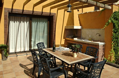 Avinyonet del Penedes Cottage | Rural house with private pool, close to the mountains and vineyards.