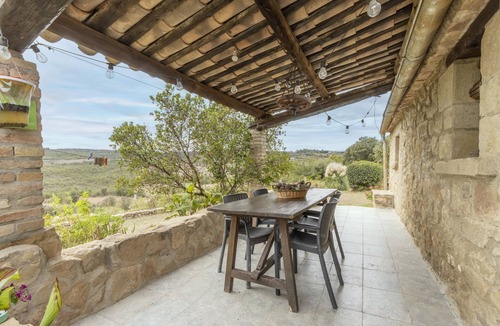Gargalla House | Rural House 'La Caseta De Sant Grau' with Mountain Views, Shared Pool and Wi-Fi