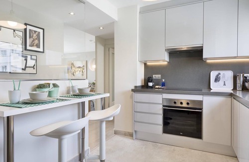 Sitges Town Center Apartment | Sitges Spaces Oasis Penthouse - 3 Bedroom/2 Bath/Terrace/Pool- Sleeps 8 (6+2)