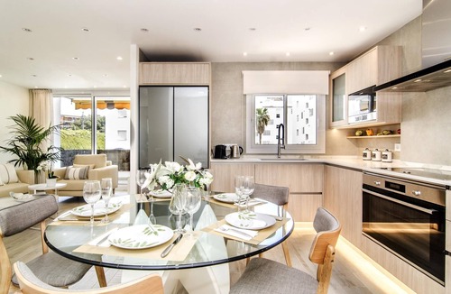 Sitges Town Center Apartment | Sitges Spaces Oasis Suites-4 Bedrooms/4 En-suite Bathrooms/Terrace/Pool-Sleeps 8