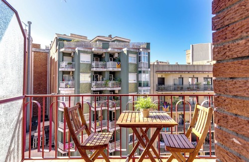 Sants-Badal Apartment | Spacious 4 Bedroom Apartment Fira BCN & Camp Nou