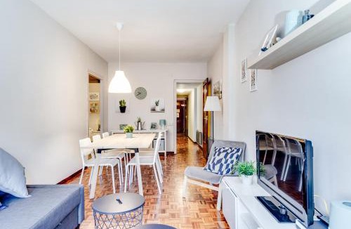 Sants-Badal Apartment | Spacious 4 Bedroom Apartment Fira BCN & Camp Nou