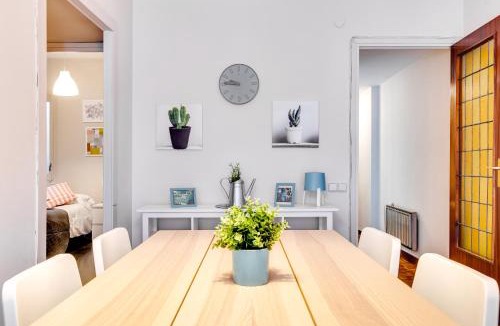 Sants-Badal Apartment | Spacious 4 Bedroom Apartment Fira BCN & Camp Nou