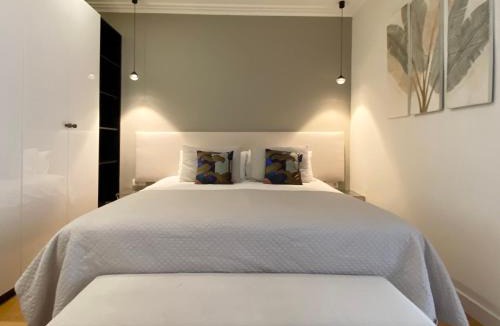 Sant Gervasi Apartment | Spacious Elegant on Avenue Diagonal By MyRentalHost
