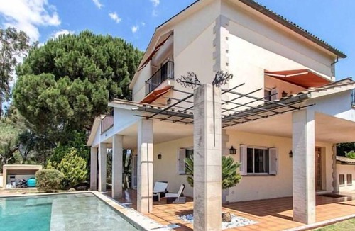 Piera Villa | Spacious Private Luxury Villa near Barcelona Castle & Wine zone