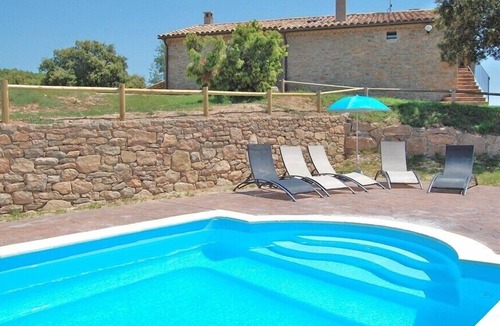 Cardona Villa | Stay with a stunning view - and still Barcelona and the Pyrenees not far