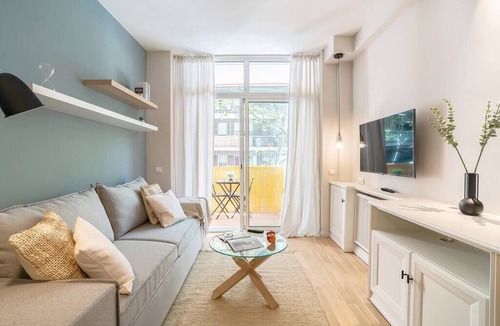 El Parc i la Llacuna del Poblenou Apartment | Stunning 3-Bedroom near City Center & Beach