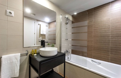 Collblanc y La Torrassa Apartment | Stunning duplex apartment with sunny terrace