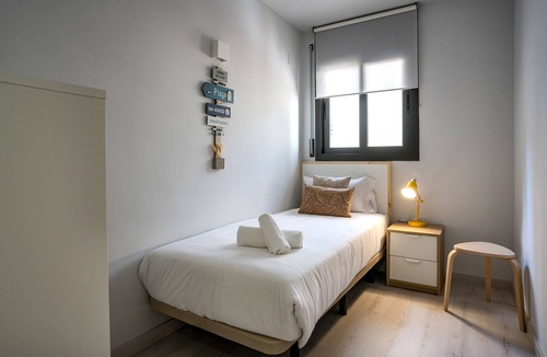 Collblanc y La Torrassa Apartment | Stunning duplex apartment with sunny terrace