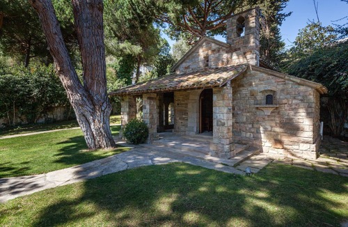 Premia de Dalt Villa | Stunning Villa 'Barcelona Country House' with Large Pool, Terrace A/C & Wi-Fi