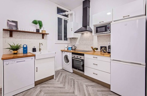 Esquerra de l'Eixample Apartment | Sweett | Urgell - Three Bedroom Apartment, Sleeps 8